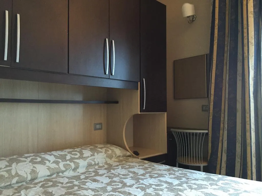 ***  Hotel Miami 리도 디 사비오 이탈리아