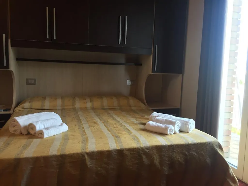 Hotel Miami 리도 디 사비오